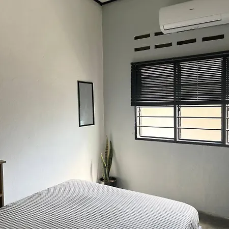 Mulan Guest House Chenang Beach Pantai Cenang  Exterior photo
